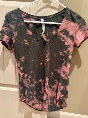 lululemon athletica Pink & Black Tie-Dye V-Neck Love Tee